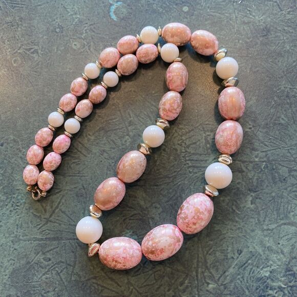 Vintage Mid Century Beaded Necklace Pink Cream Gold Mottled Beads Classic 1960's - Picture 3 of 8